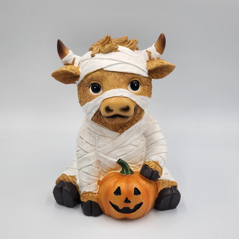 Halloween Mummy Highland Cow Resin Figurine Holding Jack-O-Lantern Tabletop 8.5"